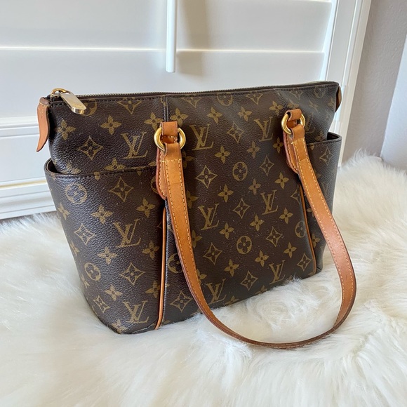 Louis Vuitton Handbags - ❤️ Louis Vuitton Totally PM